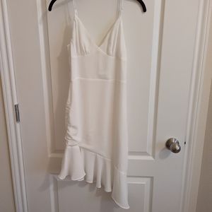 Asymmetrical white dreas